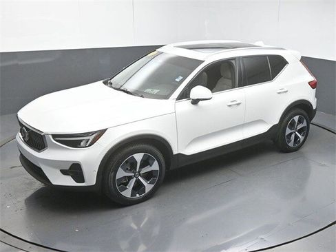 Used 2023 Volvo XC40 B5 Plus w/ Driver Assist Package image 44