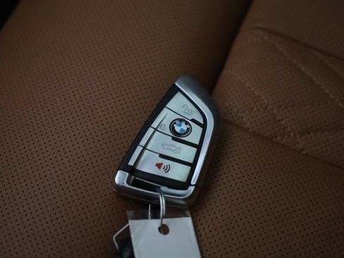 Used 2022 BMW 750i xDrive AWD/4WD image 28