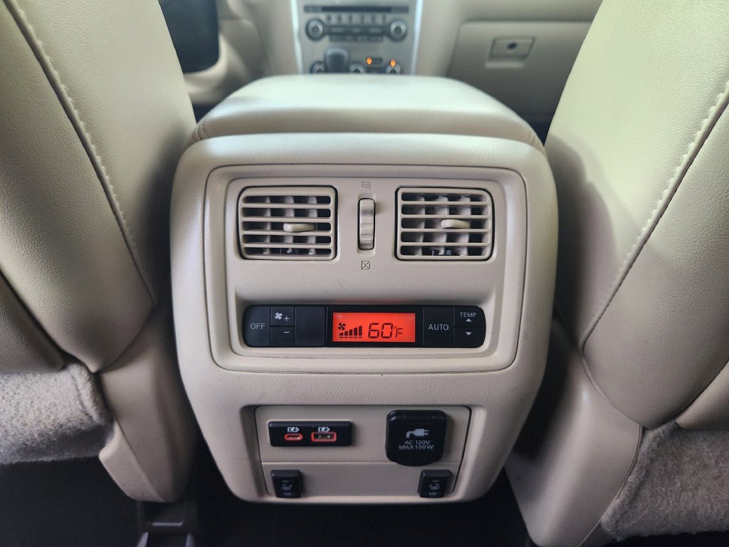 Used 2020 Nissan Pathfinder SL AWD/4WD image 16