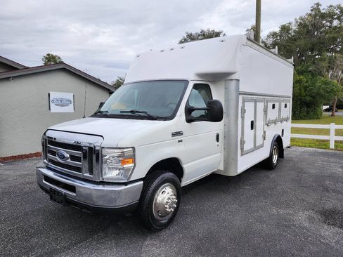 Used 2018 Ford E-350 and Econoline 350 Super Duty w/ Power Windows & Locks Group image 2
