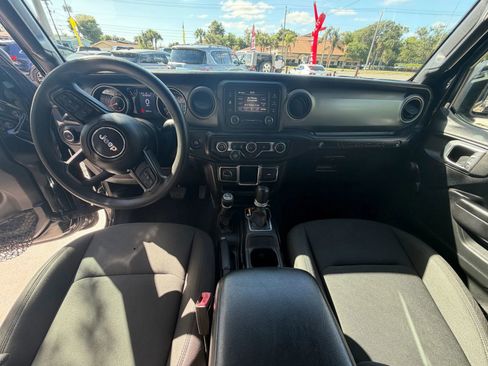 Used 2018 Jeep Wrangler Unlimited Sport image 15