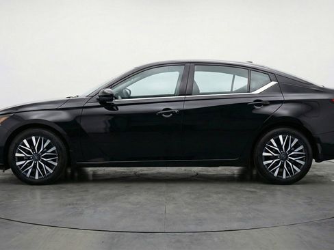 Used 2025 Nissan Altima 2.5 SV image 5