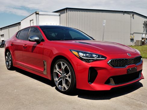 Used 2020 Kia Stinger GT1 image 2