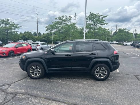 Used 2019 Jeep Cherokee Trailhawk w/ Cold Weather Group AWD/4WD image 2