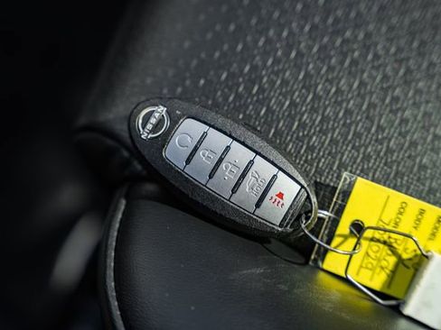 Used 2022 Nissan Rogue SV w/ SV Premium Package image 38