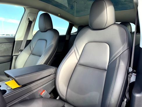 Used 2024 Tesla Model Y Long Range image 14