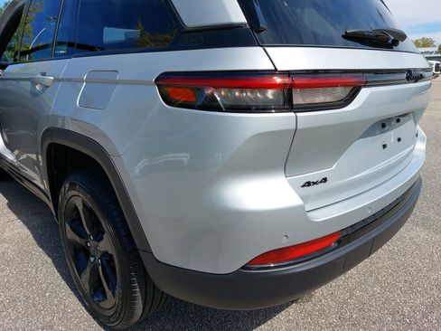 New 2025 Jeep Grand Cherokee Limited w/ Black Appearance Package AWD/4WD image 35