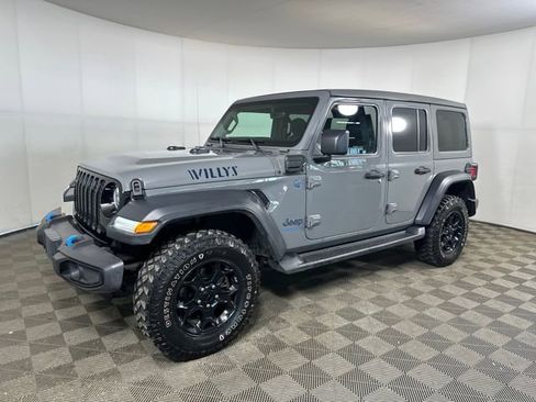 Used 2023 Jeep Wrangler Unlimited w/ Sun & Screen Package image 7