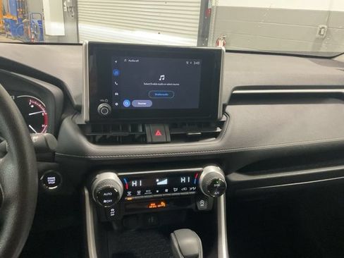 Used 2025 Toyota RAV4 XLE AWD/4WD image 23