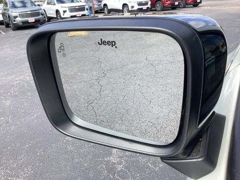 Used 2023 Jeep Renegade Trailhawk AWD/4WD image 30