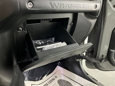 Used 2023 Jeep Wrangler Unlimited Sport AWD/4WD image 34