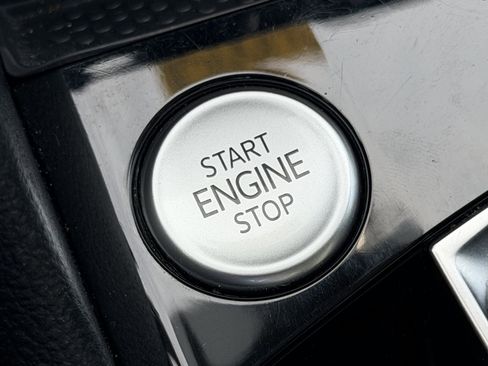 Used 2023 Volkswagen Taos SE w/ Panoramic Sunroof Package image 22