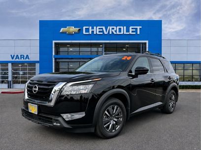 Used 2024 Nissan Pathfinder SV