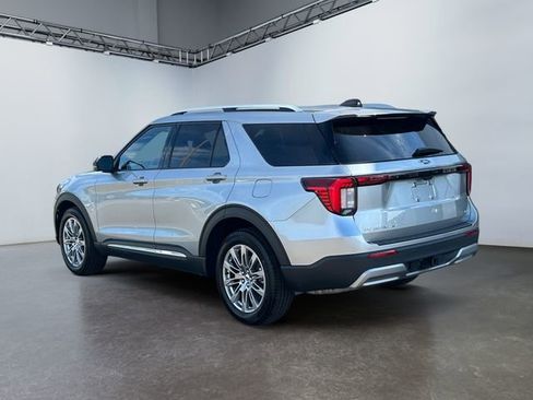 Used 2025 Ford Explorer Platinum image 3
