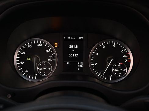 Used 2018 Mercedes-Benz Metris Passenger image 30