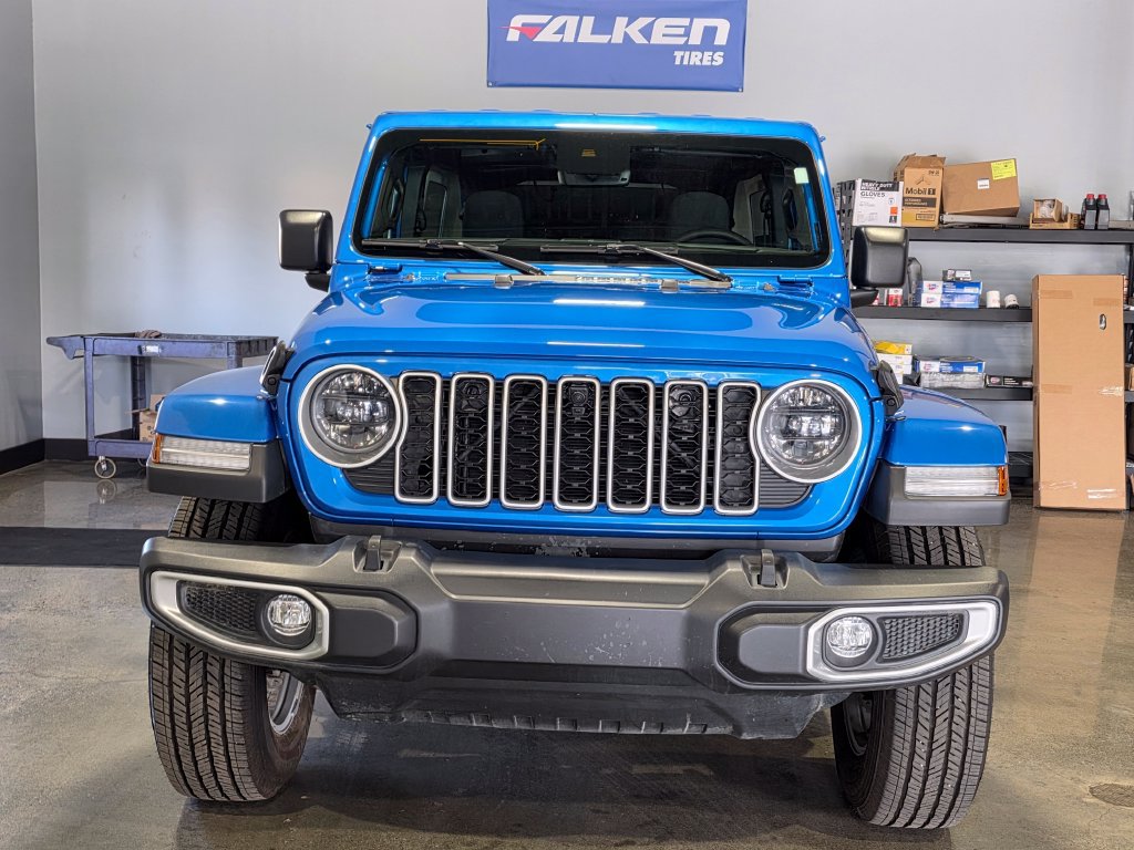 Used 2024 Jeep Wrangler Unlimited Sahara w/ Technology Group AWD/4WD image 2