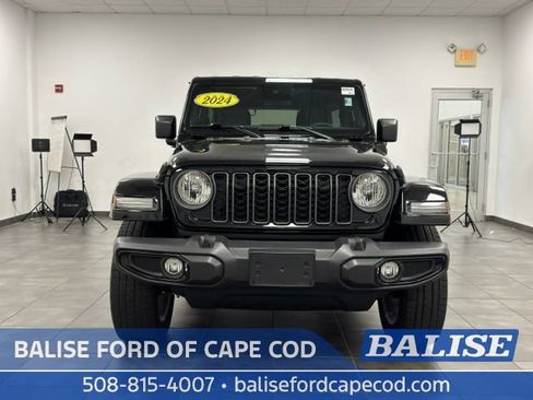 Used 2024 Jeep Wrangler Unlimited w/ Convenience Group AWD/4WD image 2