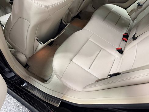 Used 2014 Mercedes-Benz E 350 4MATIC Sedan image 13