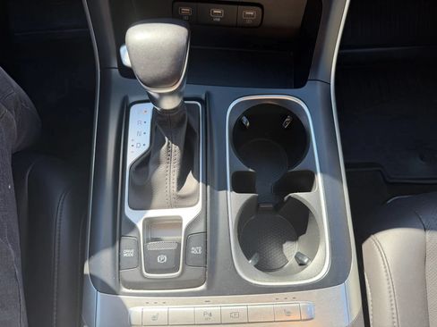 Used 2023 Kia Carnival LX FWD image 21