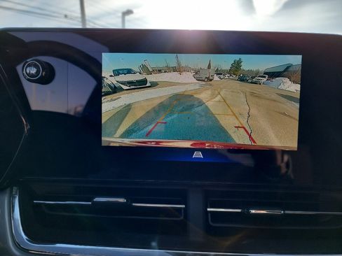 Used 2025 Chevrolet Trax LT w/ Driver Confidence Package image 16