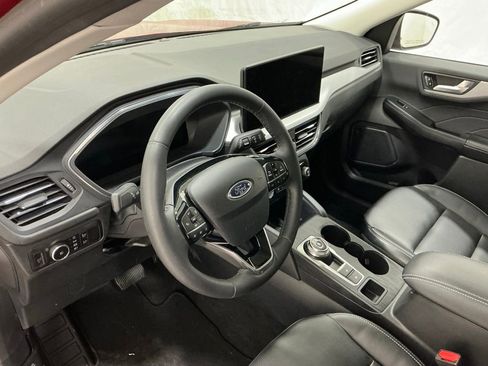 Used 2023 Ford Escape Platinum image 9