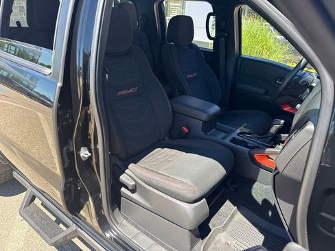 Used 2022 Nissan Frontier PRO-4X w/ Technology Package AWD/4WD image 17