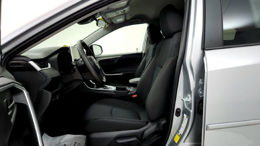 Certified 2025 Toyota RAV4 LE AWD/4WD image 33