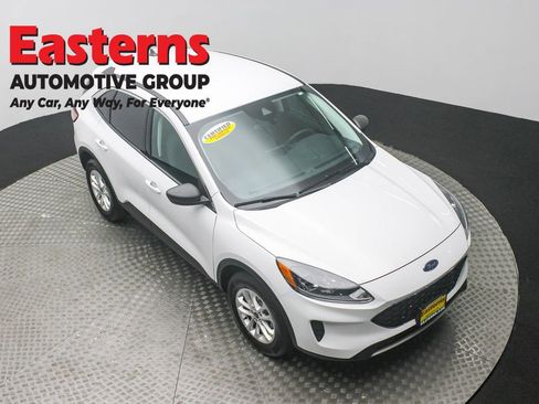 Used 2022 Ford Escape SE w/ Cold Weather Package image 3