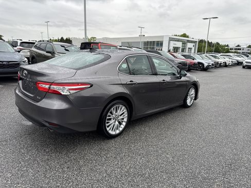 Used 2018 Toyota Camry XLE FWD image 30
