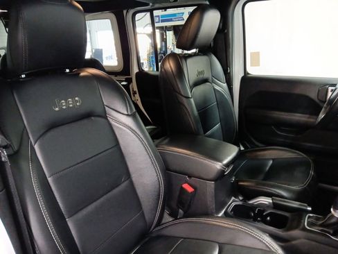 Used 2019 Jeep Wrangler Unlimited Sahara w/ Quick Order Package 24M Moab AWD/4WD image 22