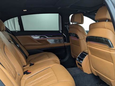 Used 2021 BMW 740i xDrive w/ Autobahn Package image 18