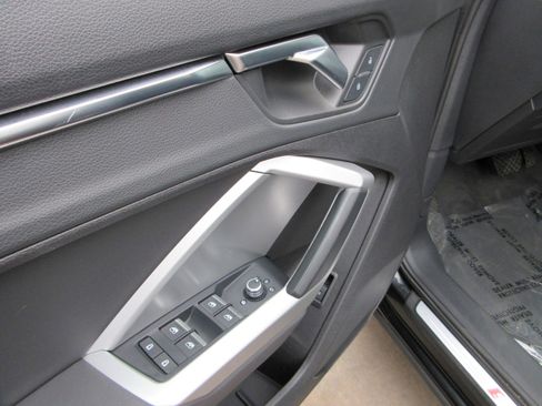 Used 2020 Audi Q3 2.0T Premium Plus image 30