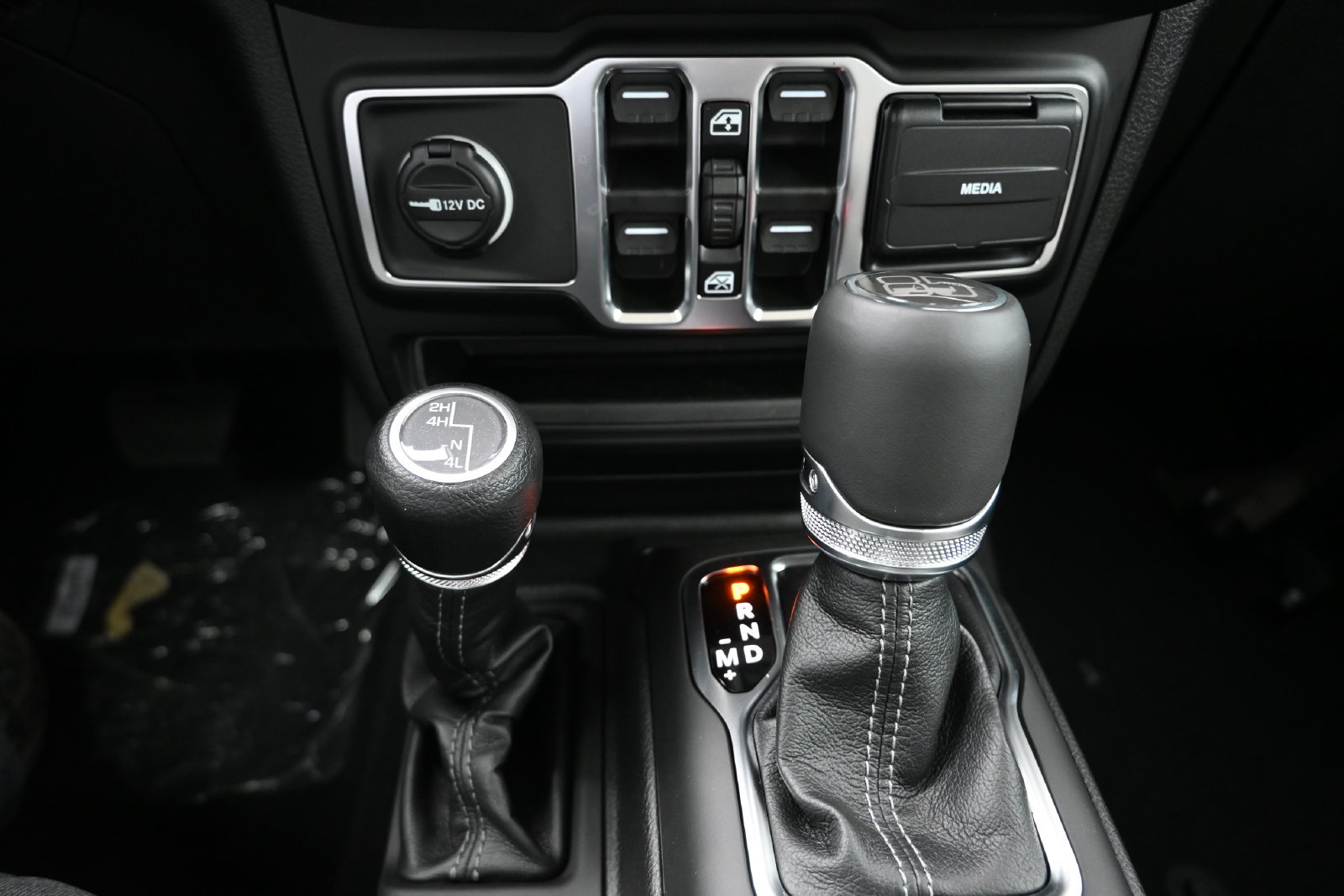 New 2026 Jeep Gladiator Sport AWD/4WD image 17