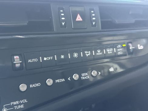 Used 2025 Lexus ES 350 w/ Premium Package FWD image 20