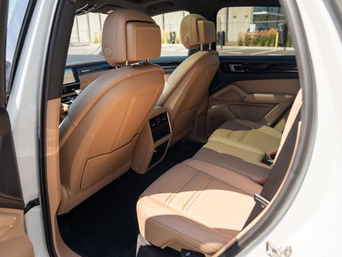 Certified 2022 Porsche Cayenne AWD/4WD image 22
