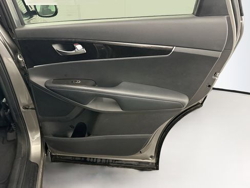 Used 2017 Kia Sorento LX w/ LX Convenience Package image 30