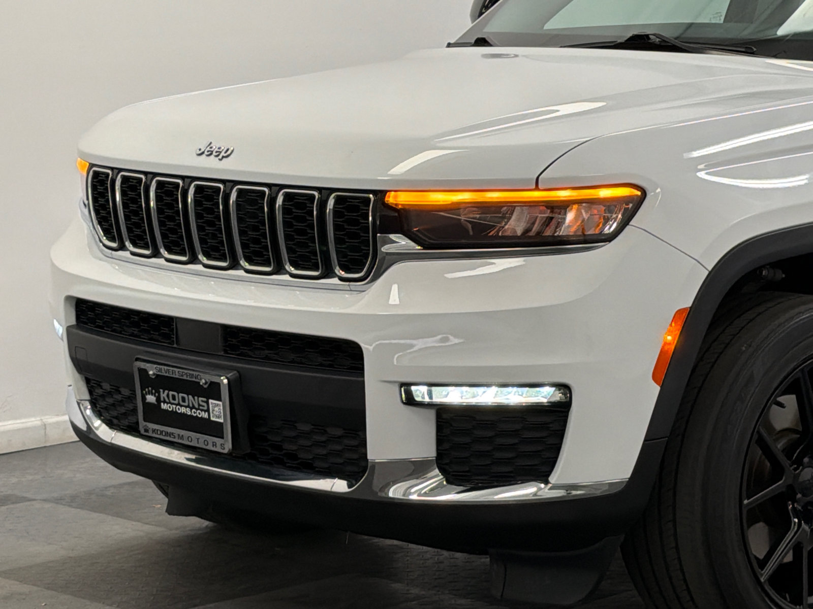 Used 2021 Jeep Grand Cherokee L Limited AWD/4WD image 2