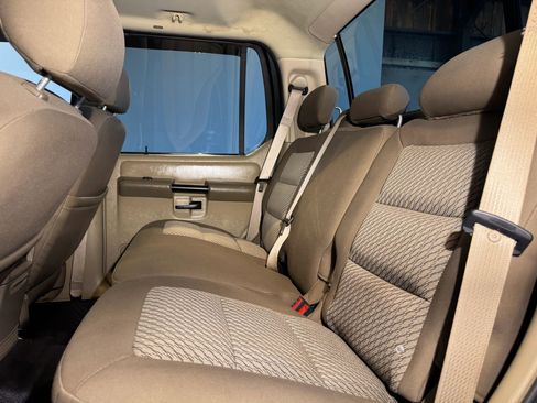 Used 2004 Ford Explorer Sport Trac XLT AWD/4WD image 19