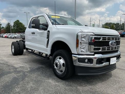New 2025 Ford F350 XL w/ XL Chrome Package AWD/4WD image 4