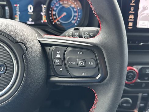 Used 2024 Jeep Wrangler Unlimited Rubicon w/ XTREMEE 35" Tire Package image 34