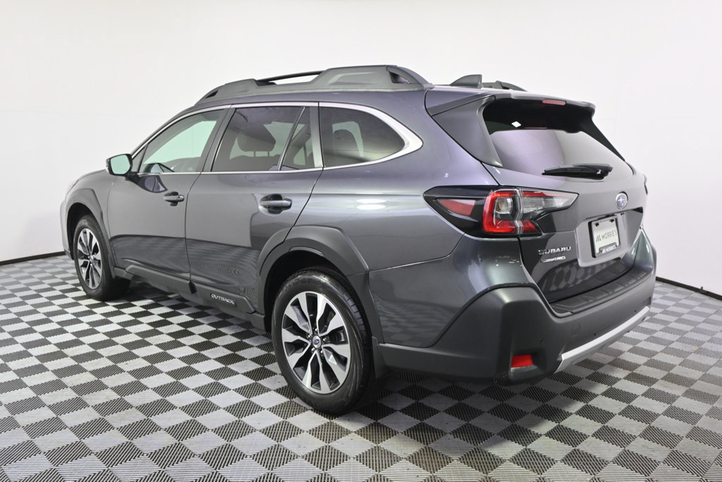 Used 2025 Subaru Outback Limited AWD/4WD image 3