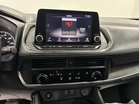 Used 2024 Nissan Rogue S FWD image 25