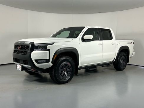 Used 2025 Nissan Frontier PRO-4X image 3