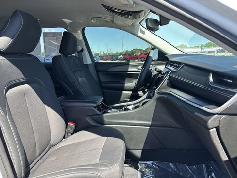 Used 2023 Jeep Grand Cherokee L Laredo AWD/4WD image 20