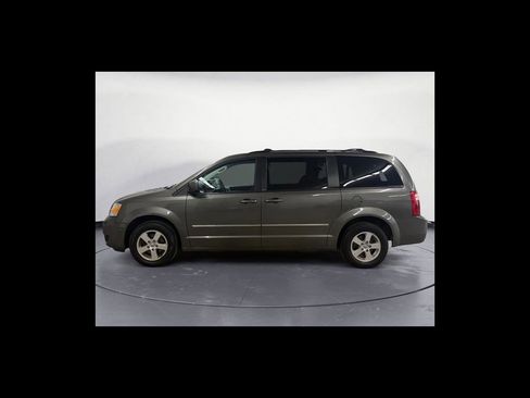 Used 2010 Dodge Grand Caravan SXT w/ Entertainment Group 2 FWD image 3