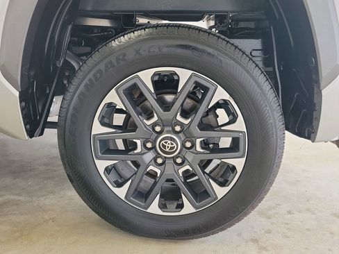 Used 2022 Toyota Tundra Limited AWD/4WD image 11