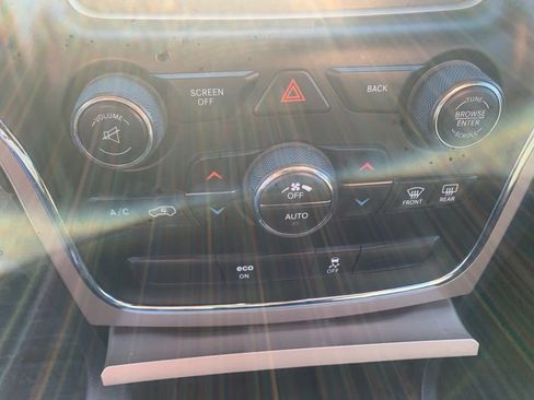 Used 2015 Jeep Grand Cherokee Laredo w/ Quick Order Package 23E image 21