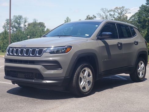 Used 2023 Jeep Compass Sport image 6