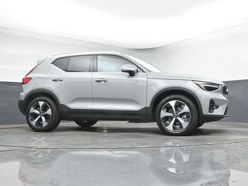 Used 2024 Volvo XC40 B5 Plus w/ Protection Package Premier AWD/4WD image 10