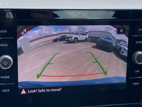 Certified 2025 Volkswagen Jetta SE w/ Sunroof Package image 13